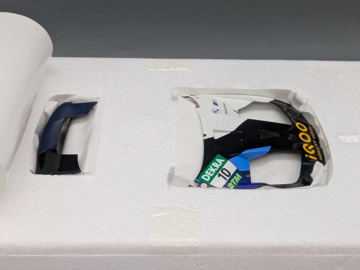 Modellautos 1:18 Minichamps BMW M4 GT3 DTM 2022 Team Walkenhorst #10 E. Muth OVP