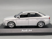 Modellautos 1:43 Minichamps Audi A4  3.2 Quattro 6-Gang Eissilber mit Dealer OVP
