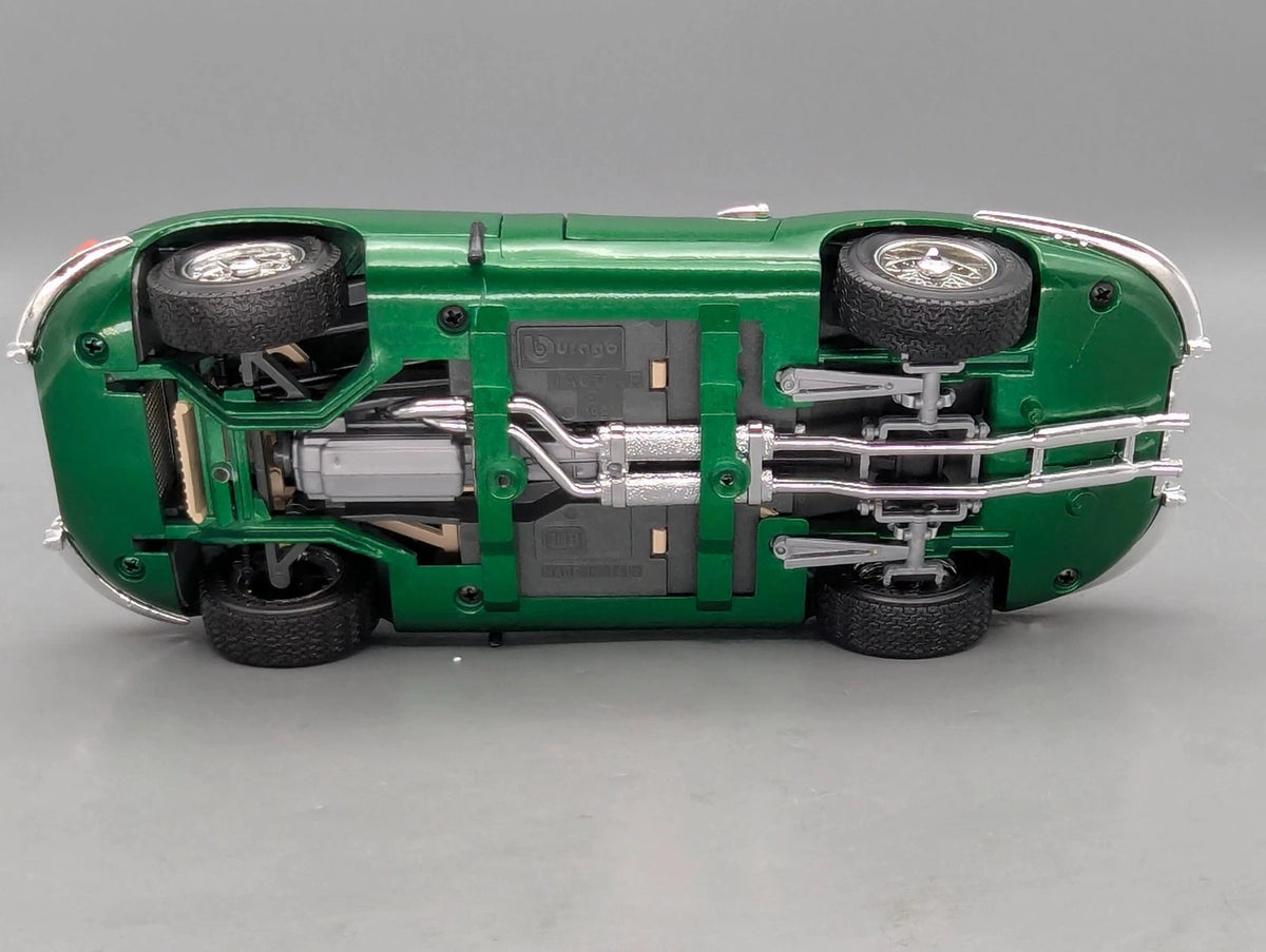 Modellautos 1:18 Bburago Jaguar E 1961 Metallic Grün mit Vitrine