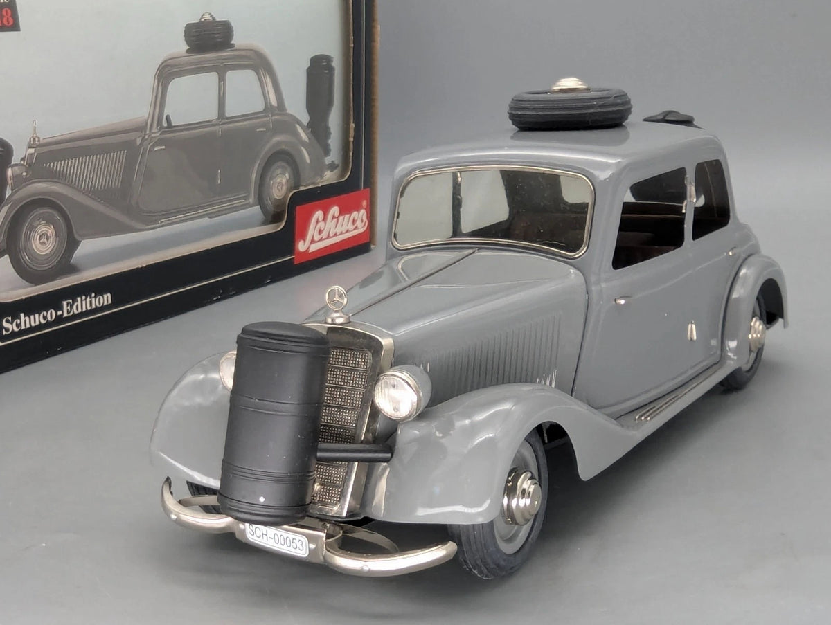 Modellautos 1:18 Schuco Mercedes Benz 170V Limousine mit Holzvergaser OVP