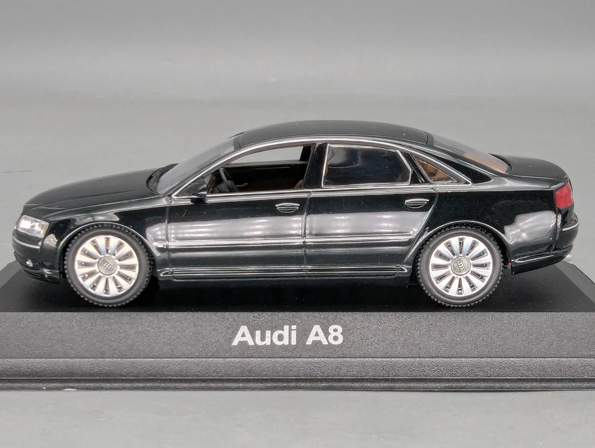 Modellautos 1:43 Minichamps Audi A8 Schwarz mit Dealer OVP