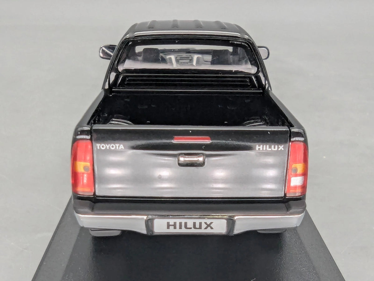 Modellautos 1:43 Minichamps Toyota Hillux Schwarz mit OVP