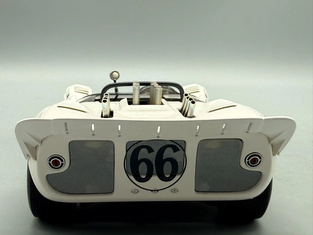 Modellautos 1:18 AUTOart Millennium Chaparral 2 #66 mit OVP