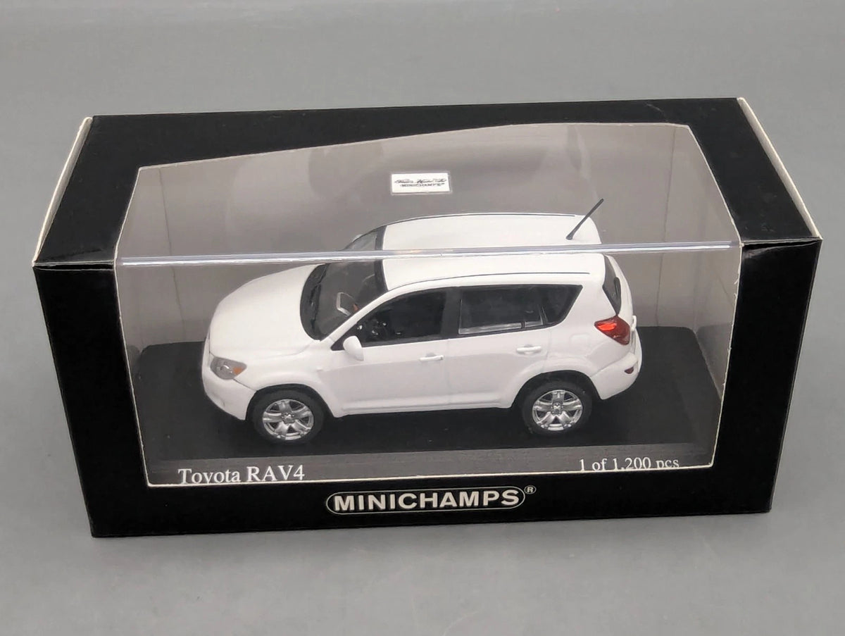 Modellautos 1:43 Minichamps Toyota RAV4 2006 White Schneeweiß mit OVP