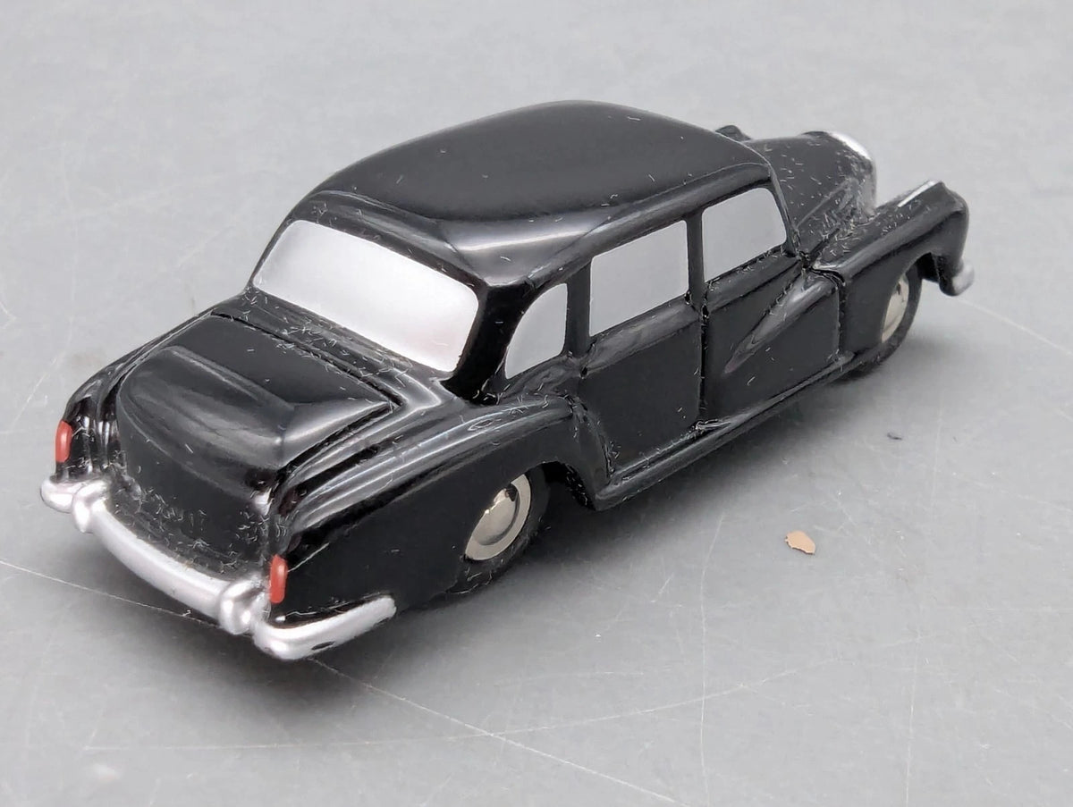 Modellautos 1:90 Schuco Piccolo Mercedes Benz 300D + Figur Ludwig Erhard mit OVP
