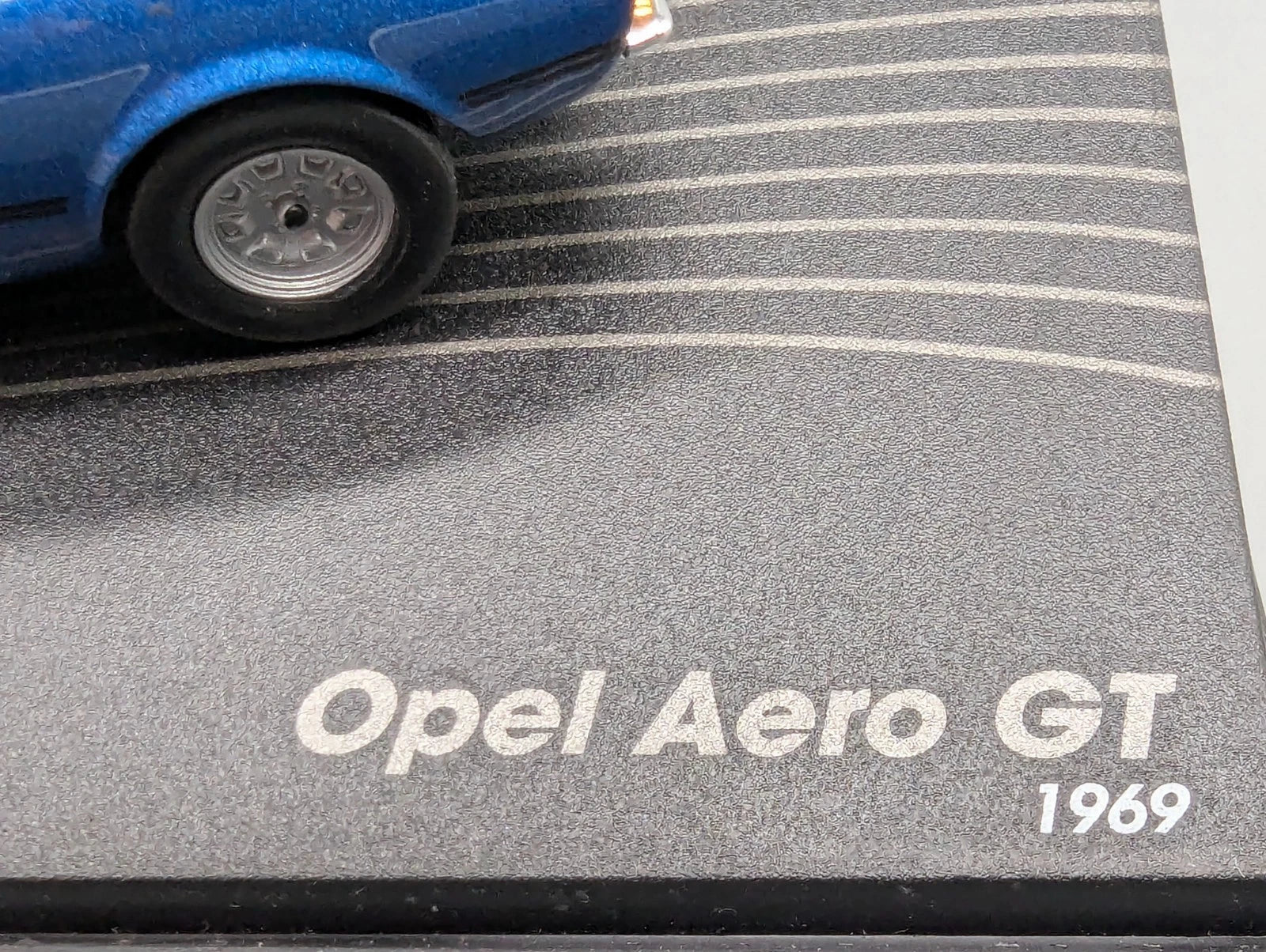 Modellautos 1:43 Ixo für Eaglemoss Opel Collection Opel Aero GT 1969 mit Vitrine