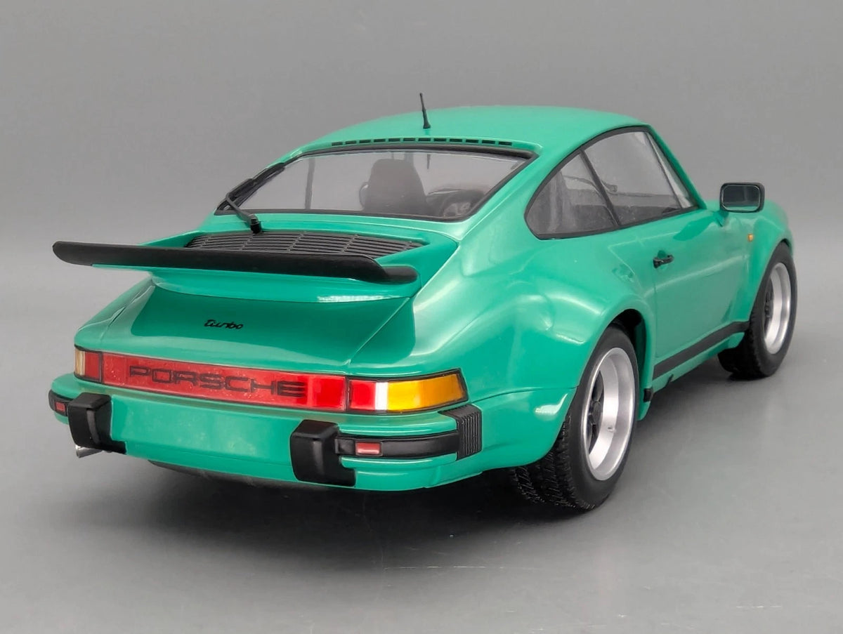 Modellautos 1:12 Minichamps Porsche 911 Turbo 1977 Grün mit OVP