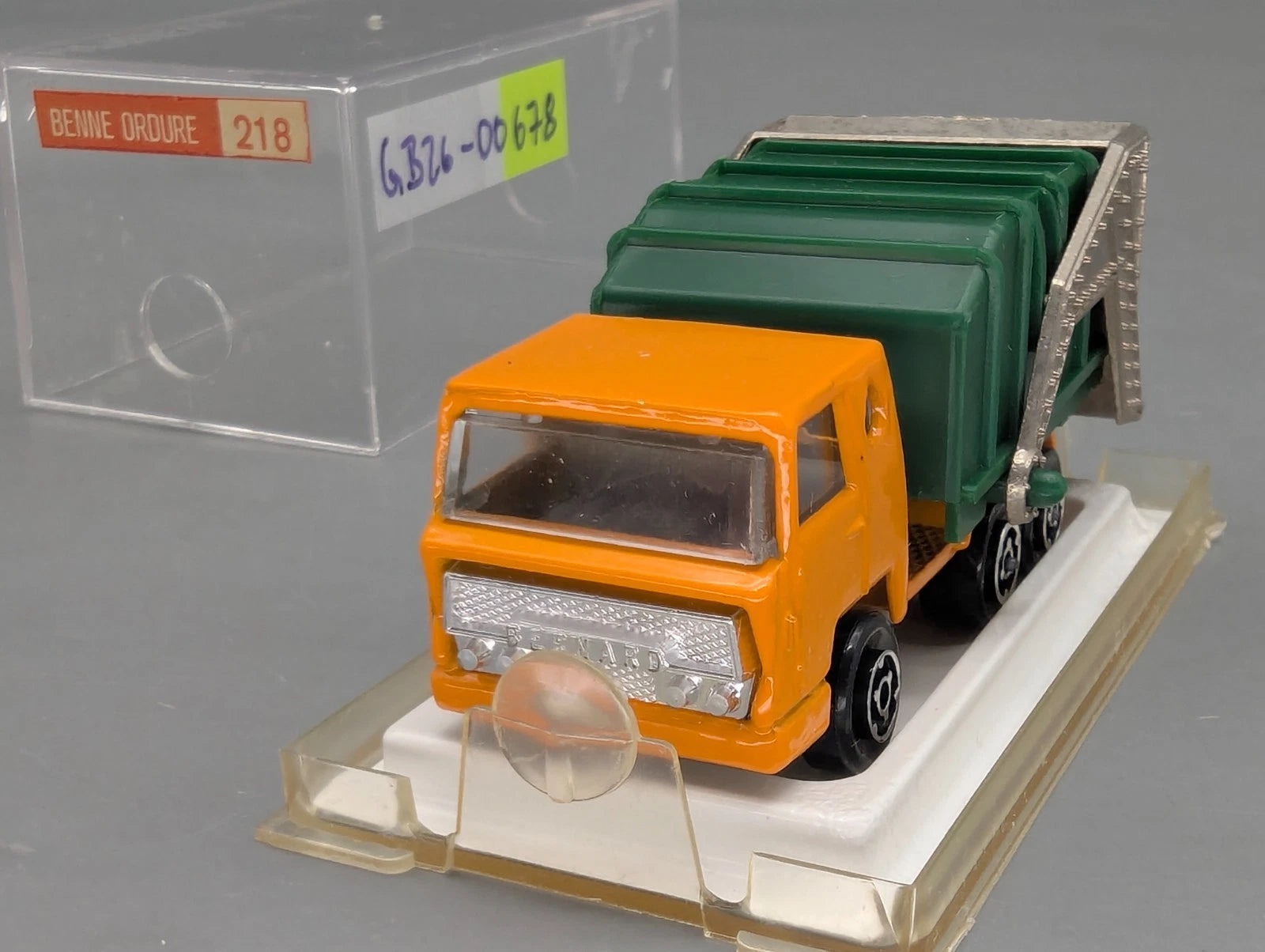 Modellautos 1:100 Majorette 218 Bernard Benne Ordure Original Majorette Vitrine