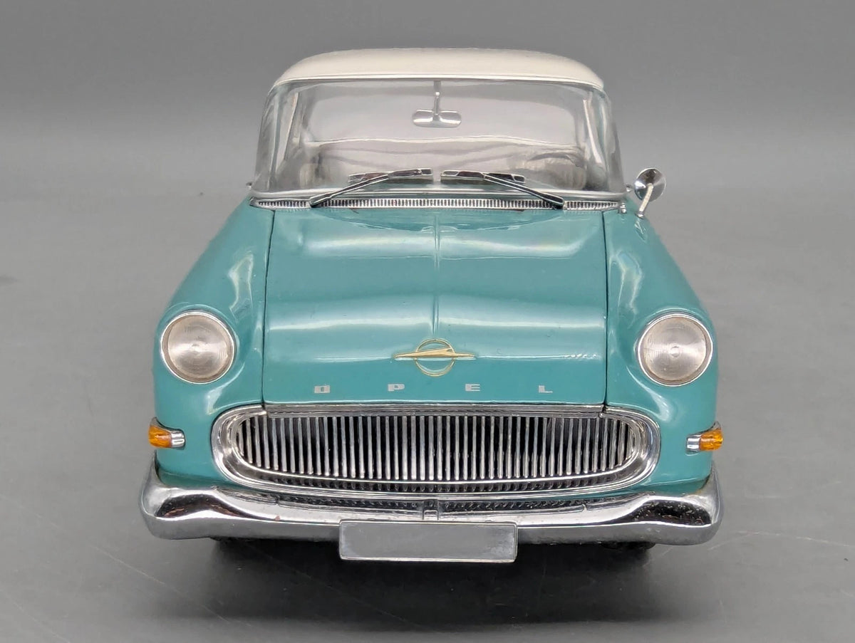 Modellautos 1:18 Minichamps Opel Rekord P1 1958 Türkisblau mit OVP
