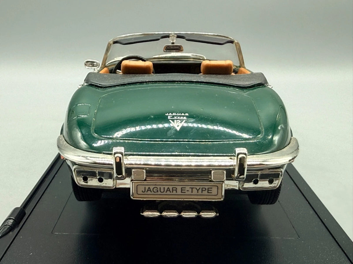 Modellautos 1:18 Road Signature Jaguar E-Type 1971 mit OVP