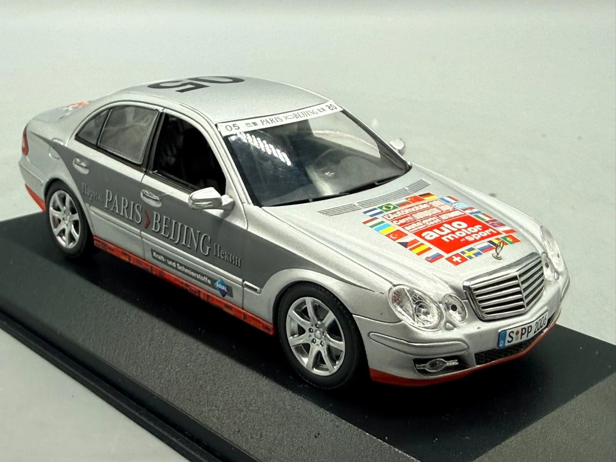 Modellautos 1:43 Minichamps Mercedes-Benz E-Klasse Rally Paris–Peking + Umkarton
