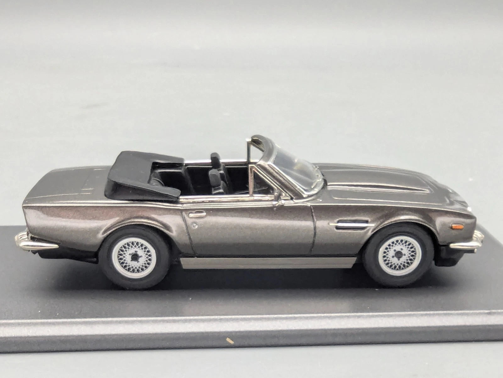 Modellautos 1:43 SMTS CL50 Aston Martin V8 Volante Built Living Daylights OVP