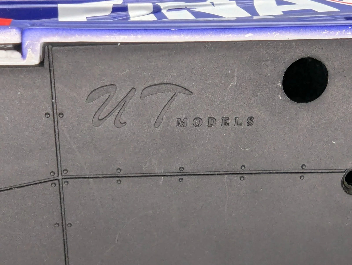 Modellautos 1:18 UT Models McLaren F1 GTR Le Mans 1996 #39 mit Dealer OVP