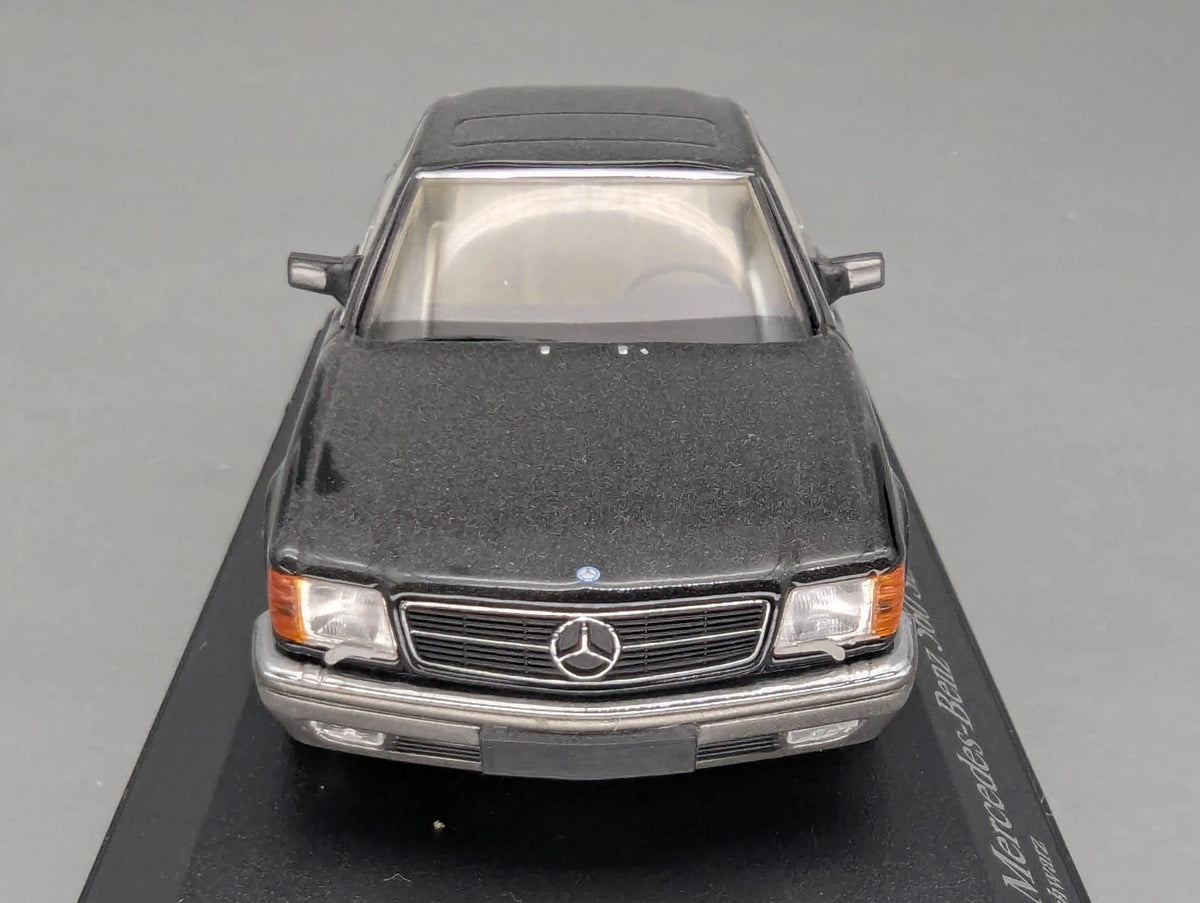 Modellautos 1:43 Minichamps Mercedes Benz 560 SEC 1986 Schwarz mit OVP