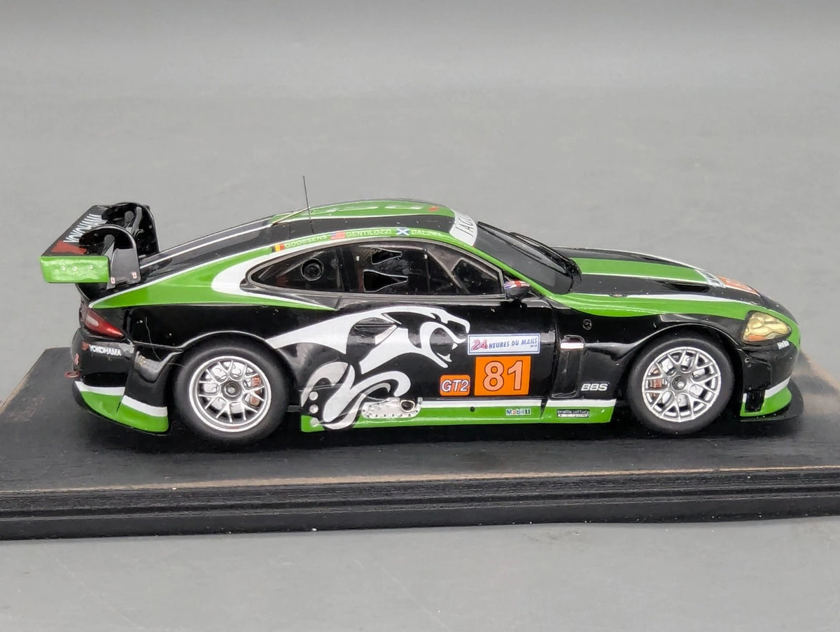 Modellautos 1:43 Spark  S2589 Jaguar XKRS 24h Le Mans 2010 #81 mit Vitrine