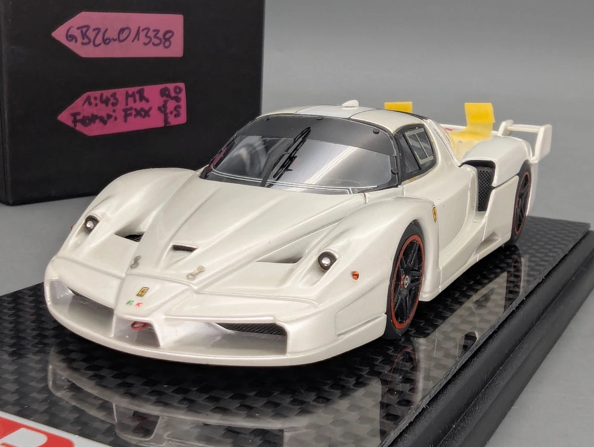 Modellautos 1:43 MR Ferrari FXX mit Open Engine Funktion mit OVP