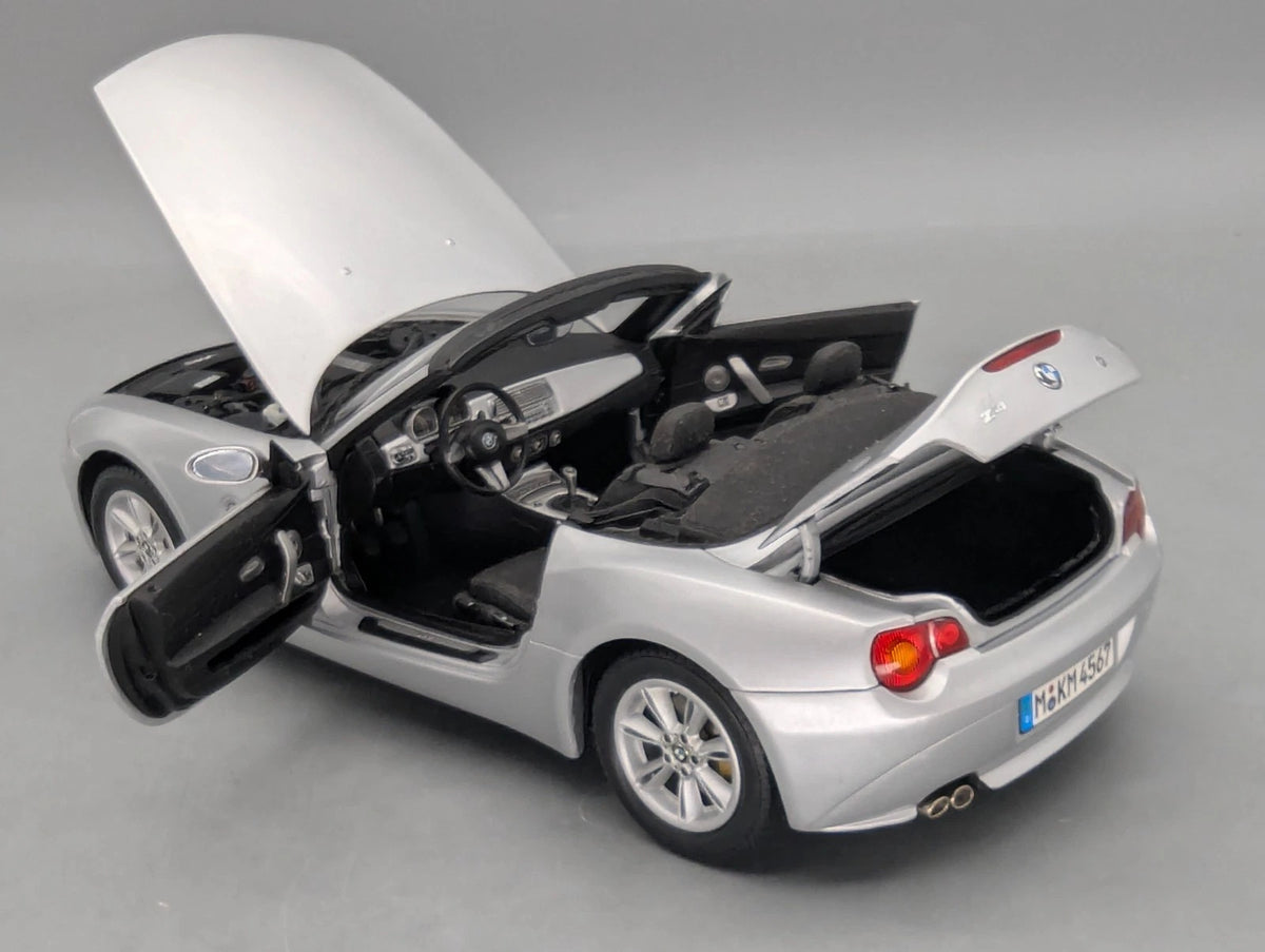 Modellautos 1:18 Kyosho BMW Z4 Cabriolet Silber