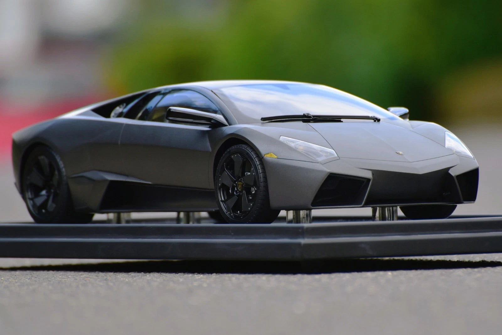Modellautos 1:8 Amalgam Lamborghini Reventon 2007 Ltd 07/199 mit Vitrine und OVP