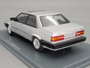 Modellautos 1:43 Neo Scale Models Volvo 780 Bertone Ltd 1/300 Vitrine