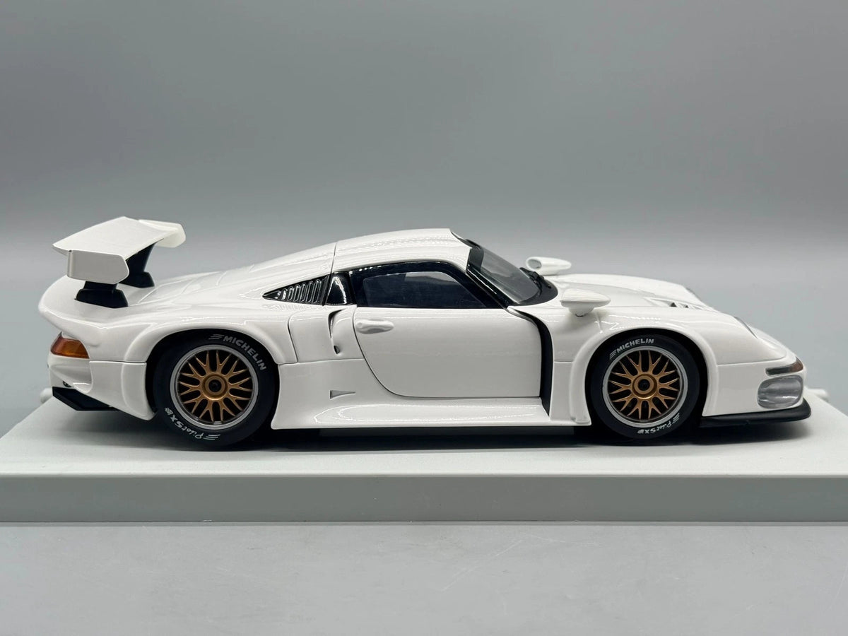 Modellautos 1:18 UT Models Porsche 911 GT1 mit OVP