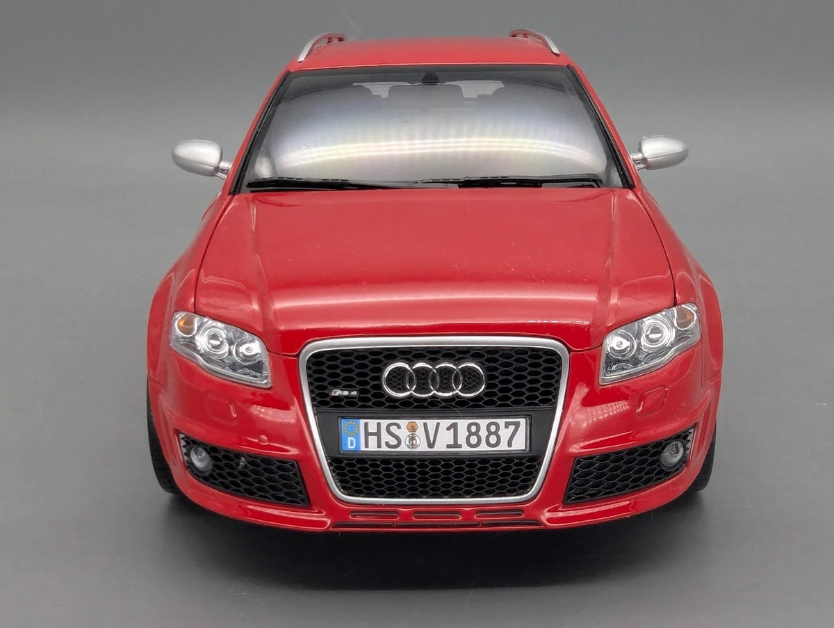 Modellautos 1:18 Minichamps Audi RS 4 Avant 2006 Rot mit OVP