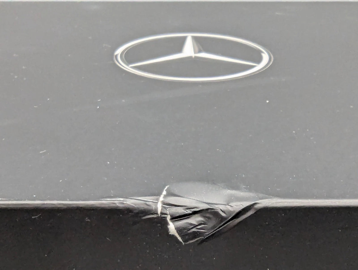 Modellautos 1:18 NZG Mercedes Benz EQA Designo Mountain Grau Magno Dealer OVP