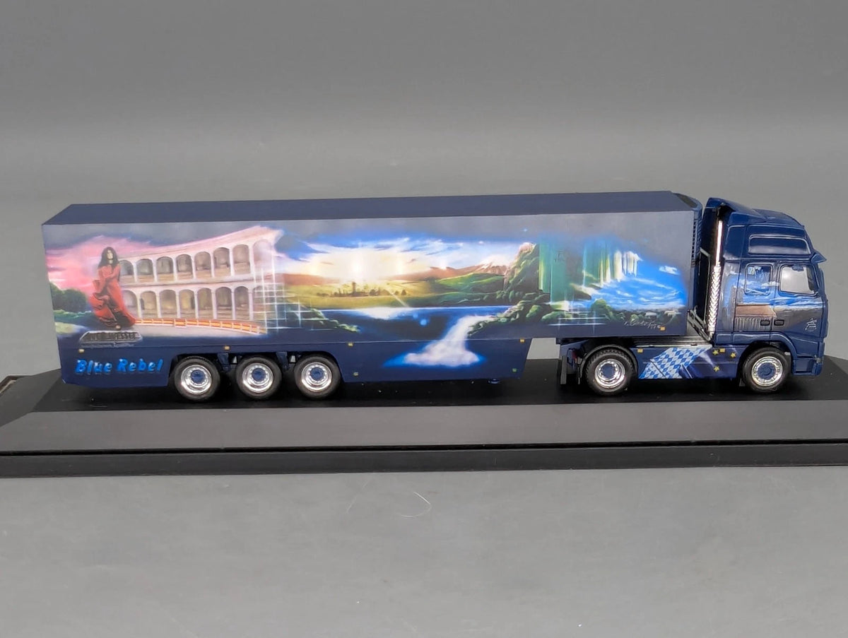 Lkw Modell 1:87 Herpa Volvo FH 16 XL Euro-KK-SZ Blue Rebel mit Vitrine