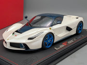 Modellautos 1:18 BBR Ferrari LaFerrari Italian White Ltd 12/20 mit Vitrine OVP