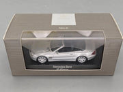 Modellautos 1:43 Minichamps Mercedes Benz SL Klasse Silber Metallic Dealer OVP