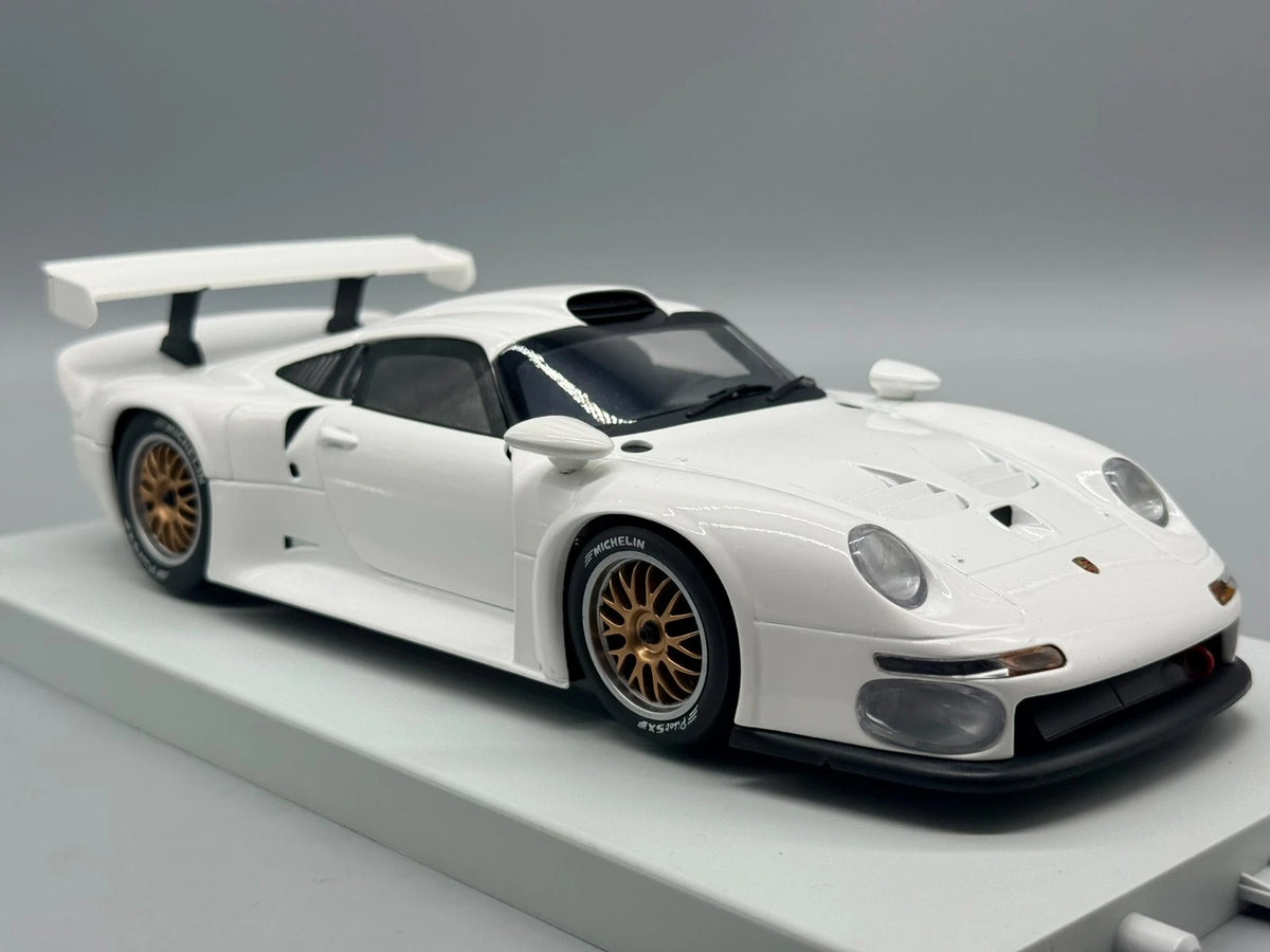 Modellautos 1:18 UT Models Porsche 911 GT1 mit OVP