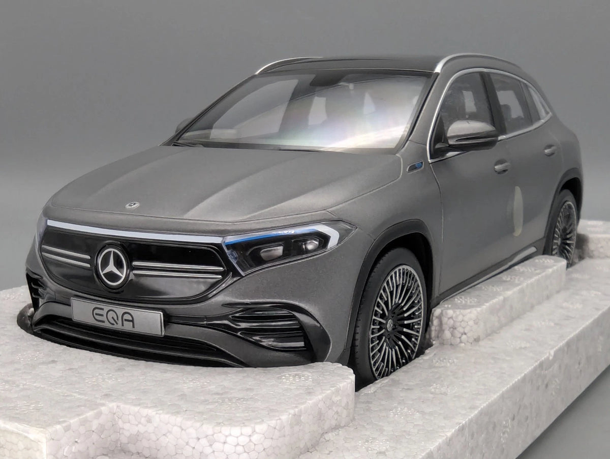 Modellautos 1:18 NZG Mercedes Benz EQA Designo Mountain Grau Magno Dealer OVP