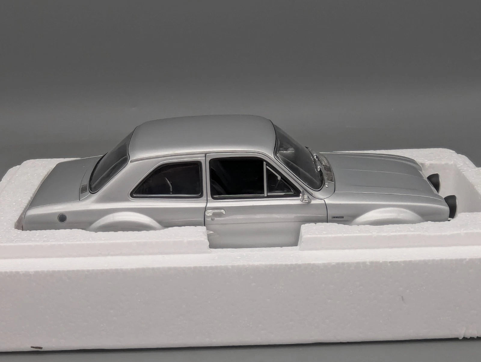 Modellautos 1:18 Minichamps Ford Escort I RS 1600 AVO 1970 Rechtslenker mit OVP