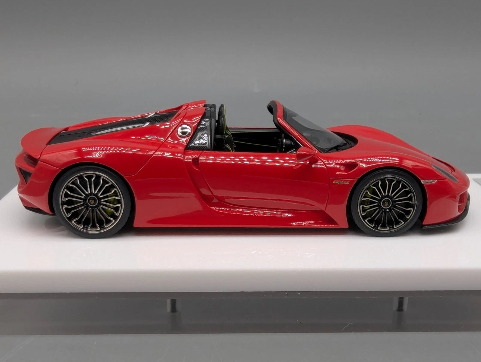 Eidolon Make Up 1:43 Porsche 918 Spyder 2011 Guards Red Rot mit OVP