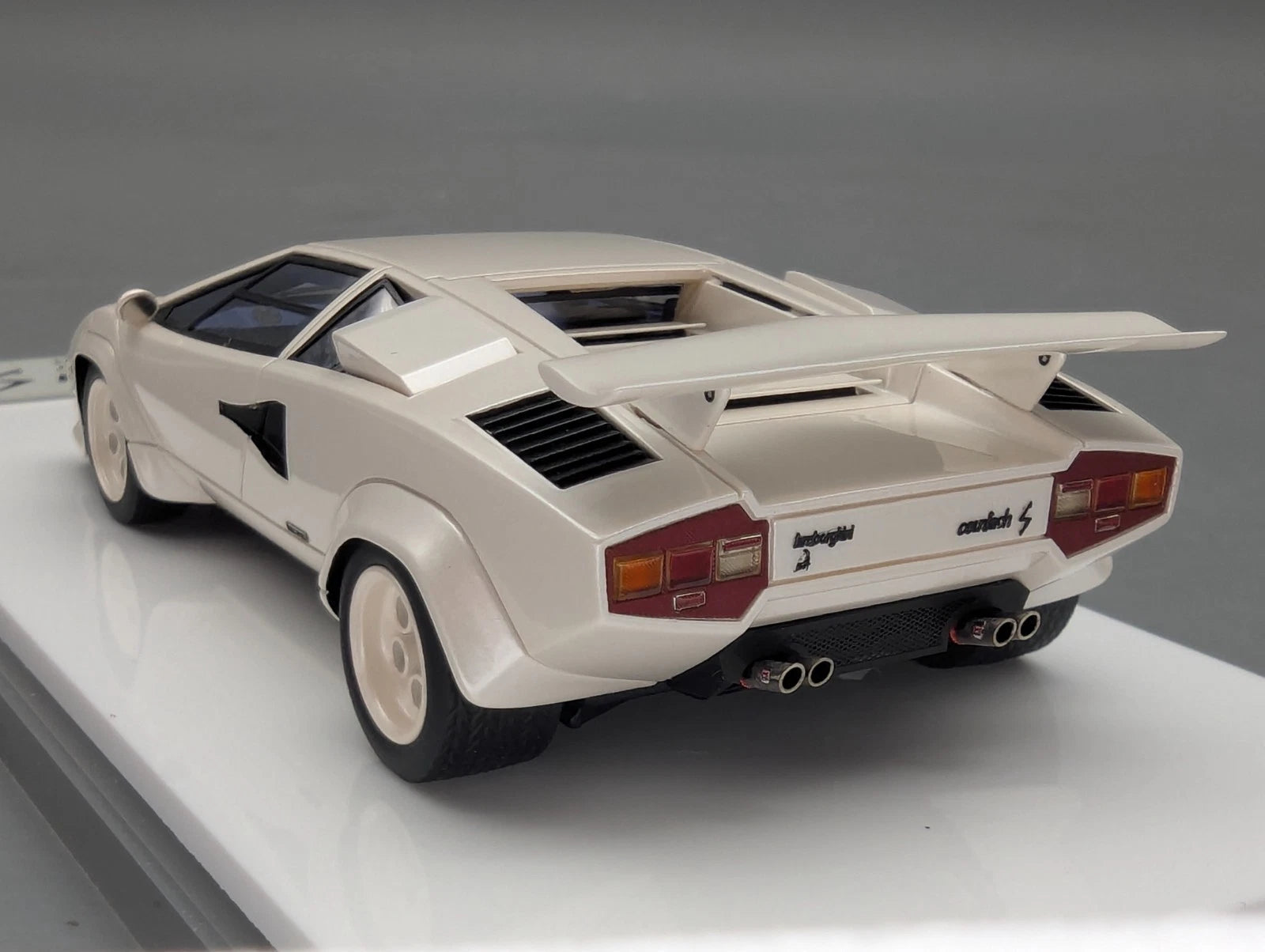 Eidolon Make Up Mini Werks 1:43 Lamborghini Countach LP400S 1984 Pearl 11/30 OVP