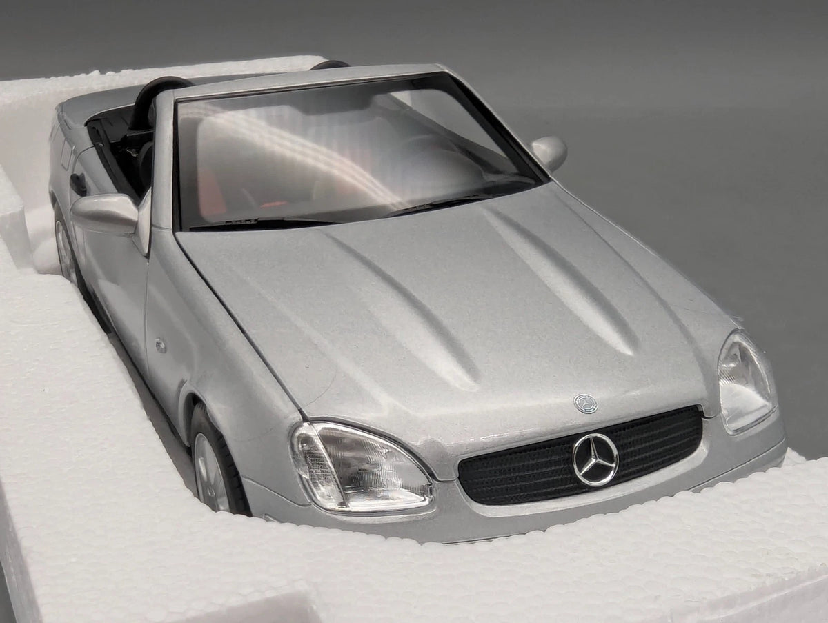 Modellautos 1:18 Norev Mercedes-Benz SLK 1996 Brillant Silver mit OVP