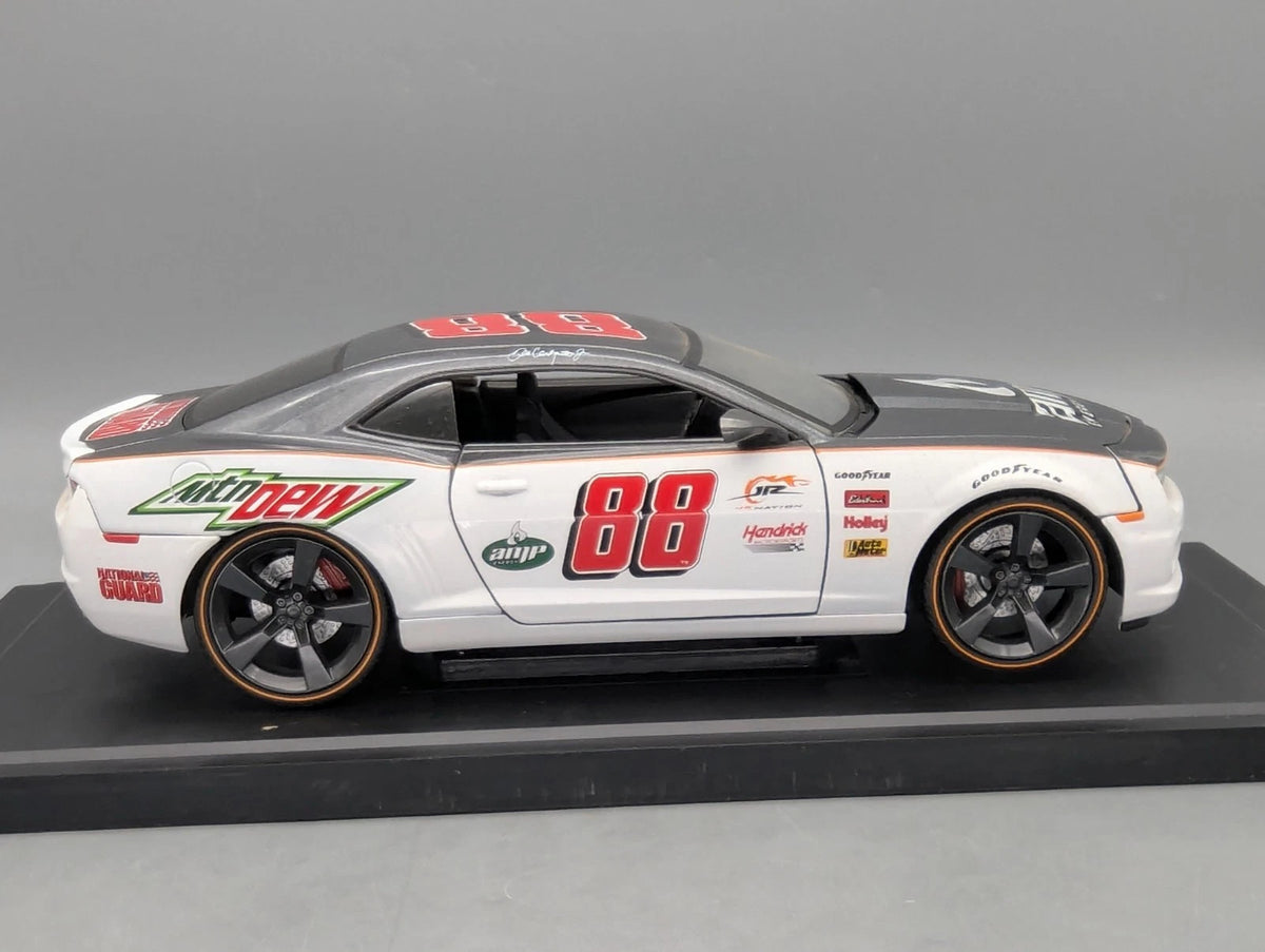 Modellautos 1:24 Jada chevrolet Camaro SS 2010 #88 mit OVP