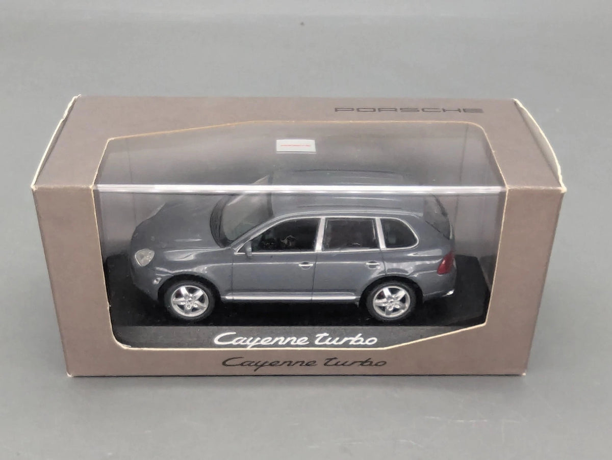 Modellautos 1:43 Minichamps Porsche Cayenne Turbo Grau Metallic WAP Dealer OVP