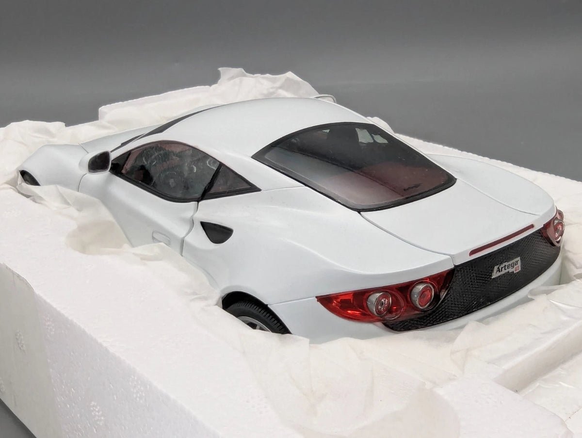 Modellautos 1:18 Revell Artega GT Schneeweiß mit OVP