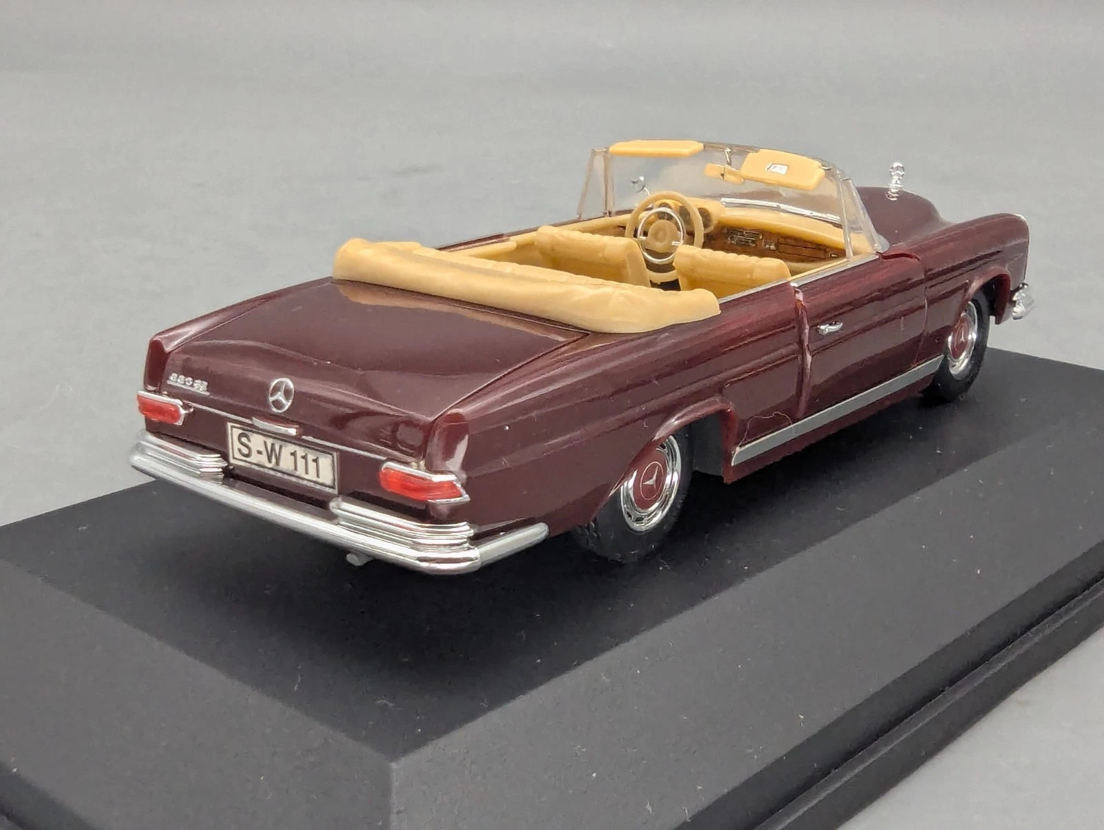 Modellautos 1:43 Faller Memory Cars Mercedes-Benz 220 SE Cabriolet Vitrine