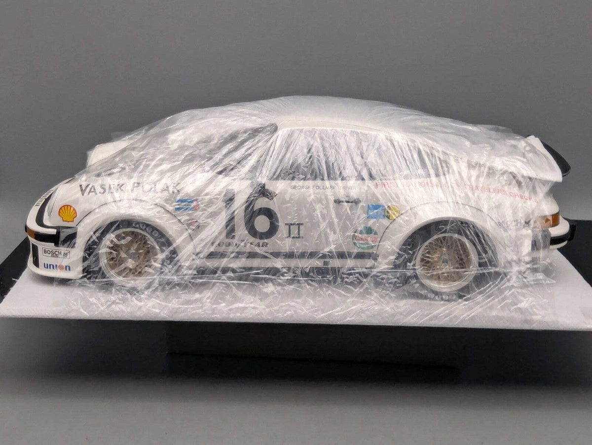 Modellautos 1:12 Minichamps Porsche 934 RSR Turbo WINNER 76 #16. Follmer Vitrine