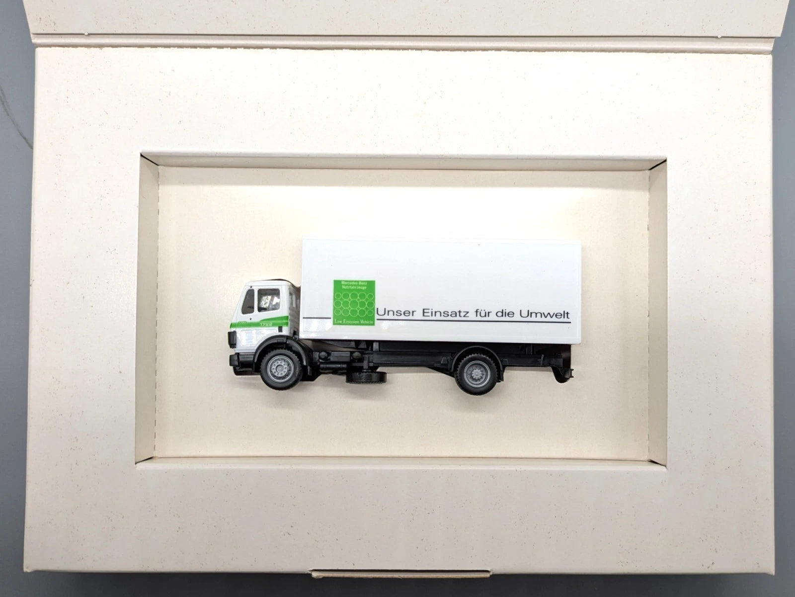 Lkw Modell 1:87 Herpa Mercedes-Benz Low Emission Vehicle Werbemodell mit OVP