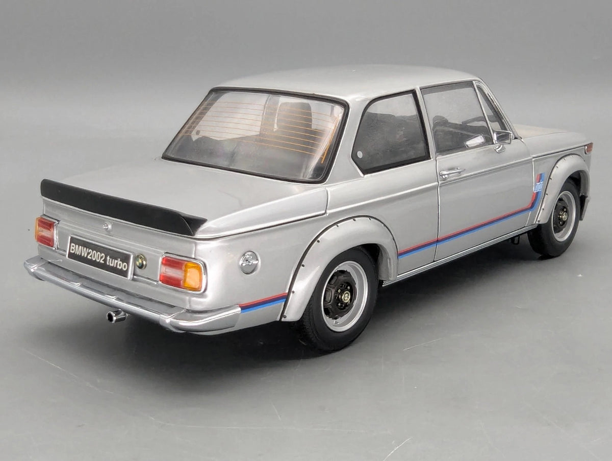 Modellautos 1:18 Kyosho BMW 2002 Turbo Silber mit OVP