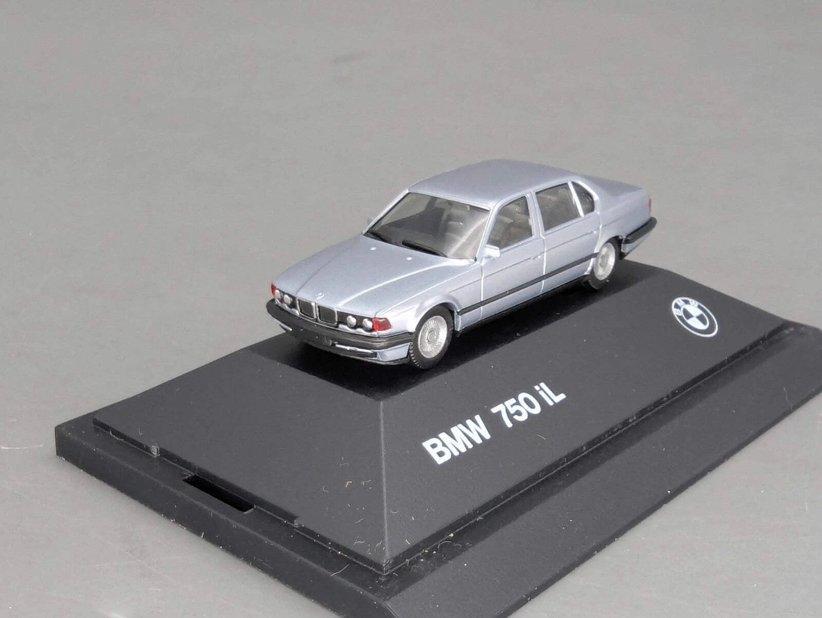 Modellautos 1:87 Herpa BMW 750 iL und 850 i 2-tlg Set plus 6 Postkarten OVP
