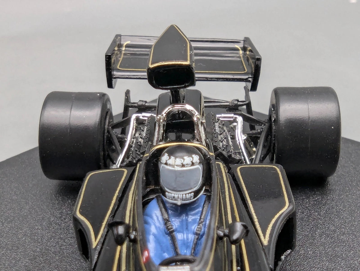 Modellautos 1:43 Quartzo Lotus 72E German GP 1974 #2 Jacky Ickx mit Vitrine