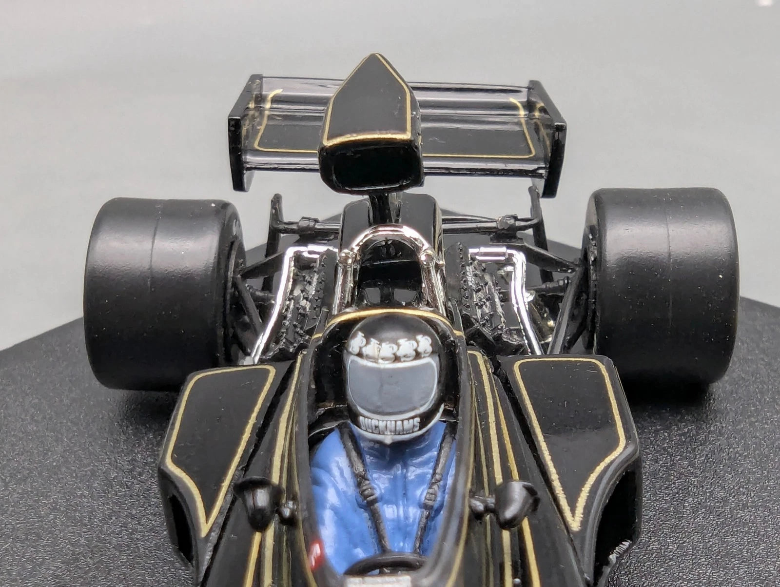 Modellautos 1:43 Quartzo Lotus 72E German GP 1974 #2 Jacky Ickx mit Vitrine