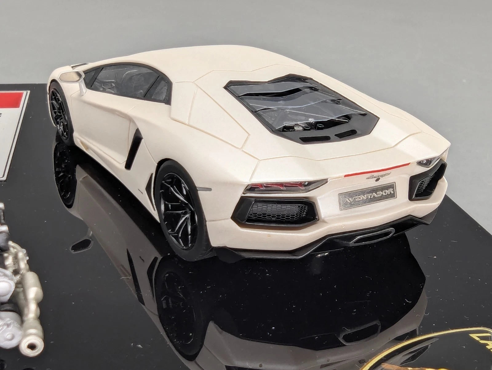 Eidolon Make Up 1:43 Lamborghini Aventador LP700-4 2011 Engine Set White mit OVP