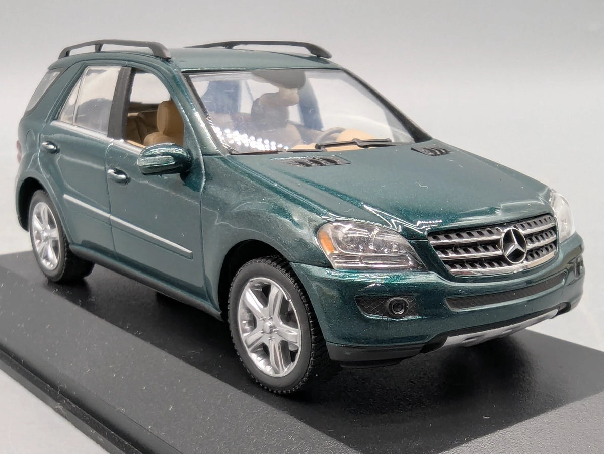 Modellautos 1:43 Minichamps Mercedes Benz M Klasse ML 500 W164 2005 Grün mit OVP