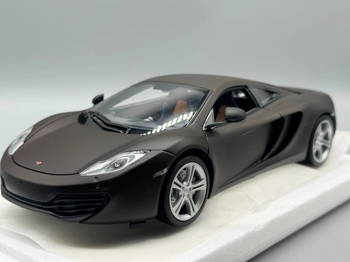 Modellautos 1:18 Minichamps McLaren MP4-12C mit OVP