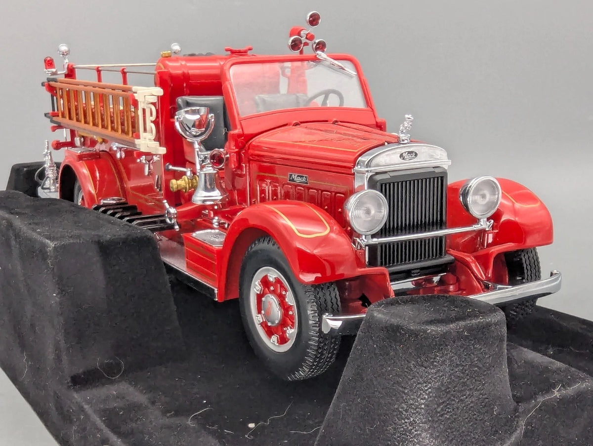 Modellautos 1:24 Yat Ming Road Signature 1935 Mack Type 75BX Feuerwehr mit OVP