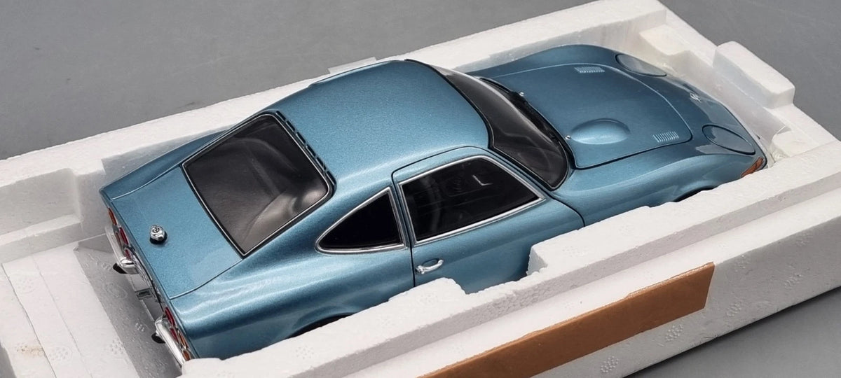 Modellautos 1:18 Minichamps 180 049030 Opel GT blau metallic 1972 Ltd 1/702 OVP